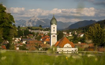 Mit dieser Sicht lässt sich der warme Sommerabend noch mehr genießen! Urlaub im Allgäu im Sommer. Zahlreiche Wander Routen und MTB-Touren im Allgäu erleben.