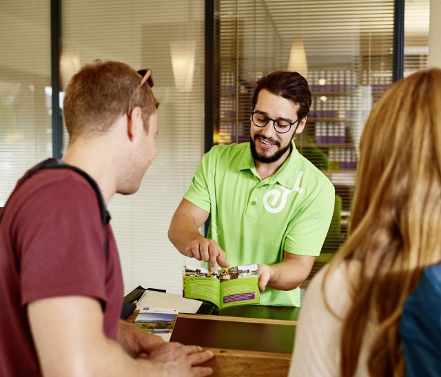 Recepce vám ráda pomůže Vaše letní dovolená v Oberstdorfu v Allgäu může konečně začít. Těšíme se na vaši návštěvu a přejeme vám krásnou dovolenou v Bavorsku!