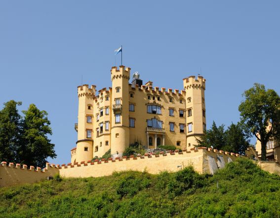 Das Schloss Hohenschwangau in Schwangau bei Füssen ist ein toller Ausflugstipp