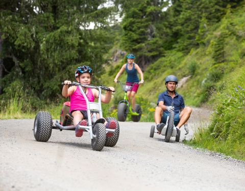 Le mountaincarting à Montafon offre aux aventuriers de tous âges une expérience amusante qu'ils n'oublieront pas de sitôt !