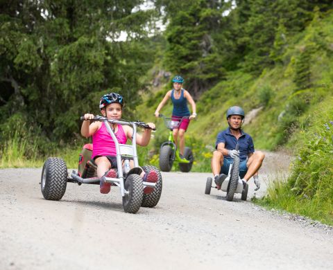 Al Mountain Cart nel Montafon, gli avventurieri di tutte le età si divertiranno un mondo e non lo dimenticheranno facilmente!