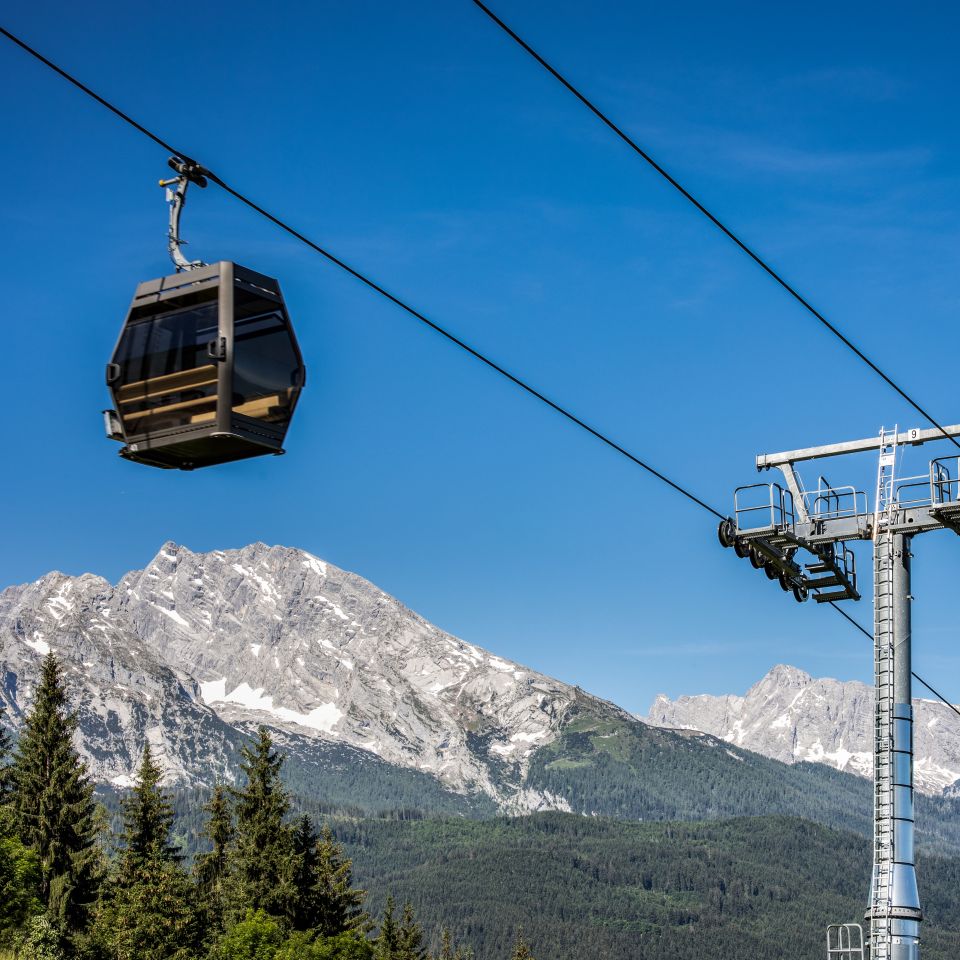 Nowa i ultranowoczesna – kolejka linowa Jennerbahn wygodnie dowiezie Cię do stacji górskiej. Stacja dolna znajduje się bardzo blisko Explorer Hotel Berchtesgaden.