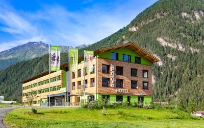 In Umhausen in Tirol liegt das Explorer Hotel Ötztal. Das Explorer Hotel ist der perfekte Ausgangspunkt für einen sportlichen Urlaub in den Alpen zum Wandern, Mountainbiken und Rennradfahren.