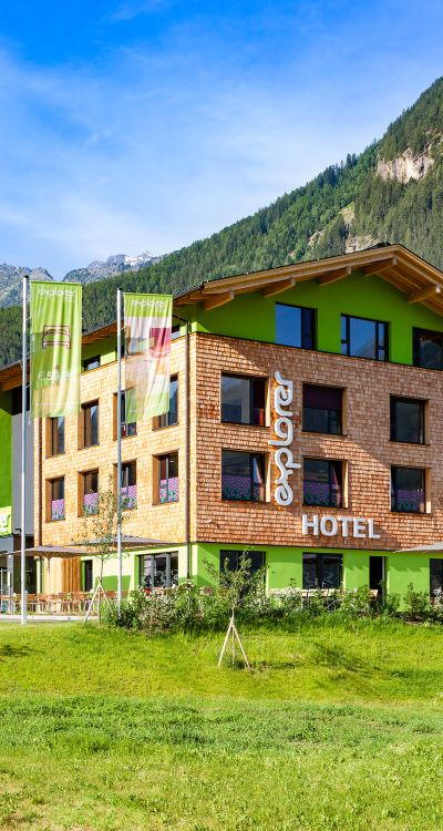 In Umhausen in Tirol liegt das Explorer Hotel Ötztal. Das Explorer Hotel ist der perfekte Ausgangspunkt für einen sportlichen Urlaub in den Alpen zum Wandern, Mountainbiken und Rennradfahren.