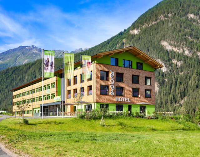 A tiroli Umhausenben található Explorer Hotel Ötztal tökéletes kiindulópont egy aktív nyaraláshoz az Alpokban, kiválóan alkalmas túrázáshoz, hegyi kerékpározáshoz és országúti kerékpározáshoz.