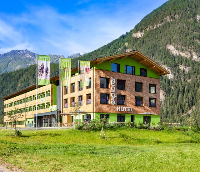 Explorer Hotel Ötztal se nachází v tyrolském Umhausenu a je ideálním místem pro aktivní dovolenou v Alpách, ideální pro pěší turistiku, horskou cyklistiku i silniční cyklistiku.