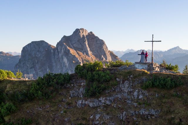 Am Gipfelkreuz des Breitenbergs