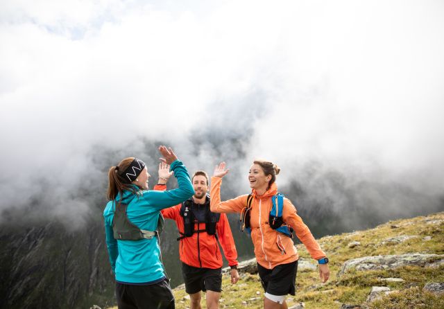 Course en montagne pendant les vacances d'été Atteignez de nouveaux sommets en pratiquant le trail lors de vos vacances dans la vallée de l'Ötztal en Autriche. Après l'effort, le réconfort : détendez-vous au sauna de l'hôtel Explorer.