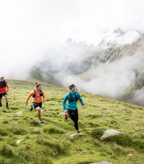 Course à pied sur les sentiers du Hohe Mut à Obergurgl. Le point de départ est l'hôtel Explorer à Umhausen, un hébergement idéal pour les randonnées et les parcours de course à pied dans le parc naturel de l'Ötztal.
