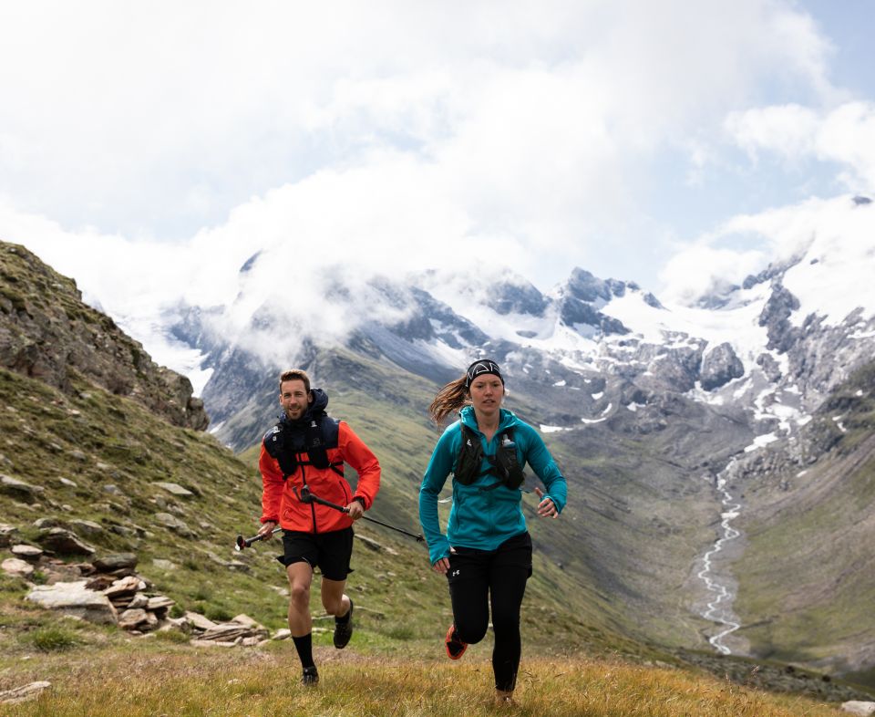 Běžecké stezky v Obergurglu/Hochgurglu poblíž hotelu Explorer Hotel Ötztal v Umhausenu v Rakousku. Objevte Alpy během své dovolené v Ötztalských Alpách v Tyrolsku.