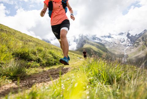 Beim Trailrunning erklimmst Du auf Pfaden die Tiroler Berge In Tirol in Österreich findet man die besten Hotels für den Sommerurlaub in den Alpen. Wenn Du interessiert bist an Wandern und Trailrunning, dann ist das Explorer Hotel Ötztal in Umhausen die ideale Unterkunft und Ausgangslage für Dich.