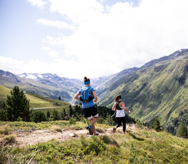 Nei dintorni degli Explorer Hotel in Germania e Austria, troverete fantastici percorsi di trail running per principianti ed esperti. Godetevi la magnifica vista sulle Alpi mentre vi allenate durante le vostre vacanze estive.