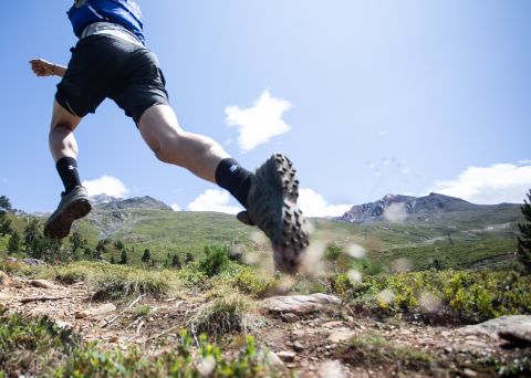 Na rodinné dovolené se můžete vydat na pěší túru nebo běh v Ötztalských Alpách v Tyrolsku v Rakousku. Například na Hohe Mut poblíž hotelu Explorer Hotel Ötztal v Umhausenu.