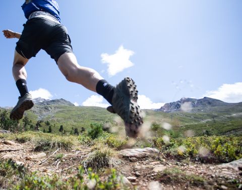 Durante una vacanza in famiglia, fate escursioni o trail running nelle Alpi Venoste, in Tirolo, in Austria. Ad esempio, all'Hohe Mut, vicino all'Explorer Hotel Ötztal a Umhausen.