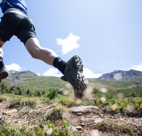 Ga tijdens een familievakantie wandelen of trailrunnen in de Ötztaler Alpen in Tirol, Oostenrijk. Bijvoorbeeld op de Hohe Mut bij het Explorer Hotel Ötztal in Umhausen.