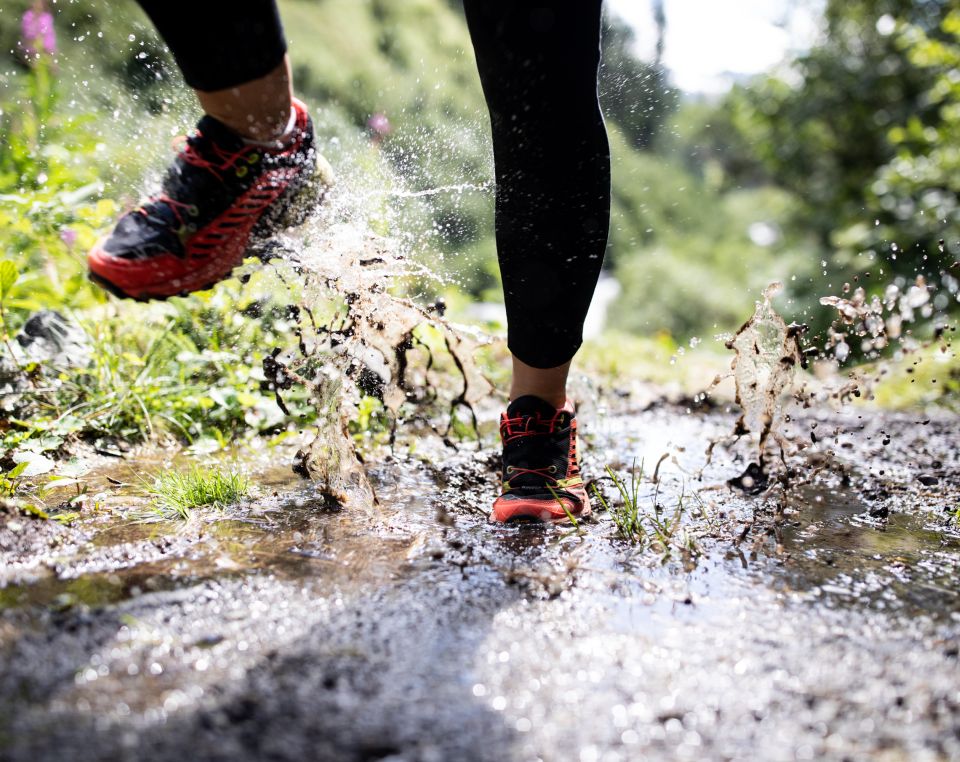 Wokół hoteli Explorer w Niemczech i Austrii czekają na Ciebie różnorodne trasy do biegania w terenie, które możesz odkryć podczas letnich wakacji w Alpach!