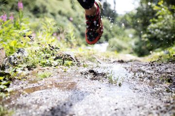 Beim Trailrunning springst Du einfach über die Pfützen