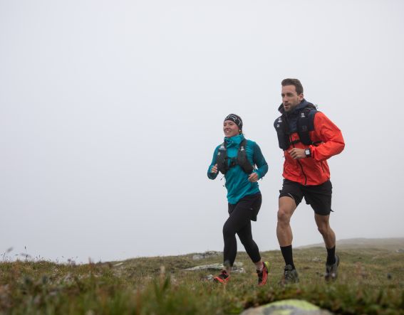 Übernachte im Explorer Hotel Ötztal in Umhausen und starte direkt in Dein nächstes Trailrunning-Abenteuer, zum Beispiel bei der Hochgurglbahn zur Hohen Mut.