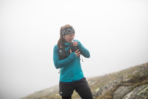 Nicht das Trinken vergessen beim Trailrunning in den Alpen