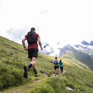Nahe des Explorer Hotel Ötztal warten abwechslungsreiche Trails zum Wandern und Trailrunning auf Dich und Deine Familie im Sommer-Urlaub in Tirol in Österreich!
