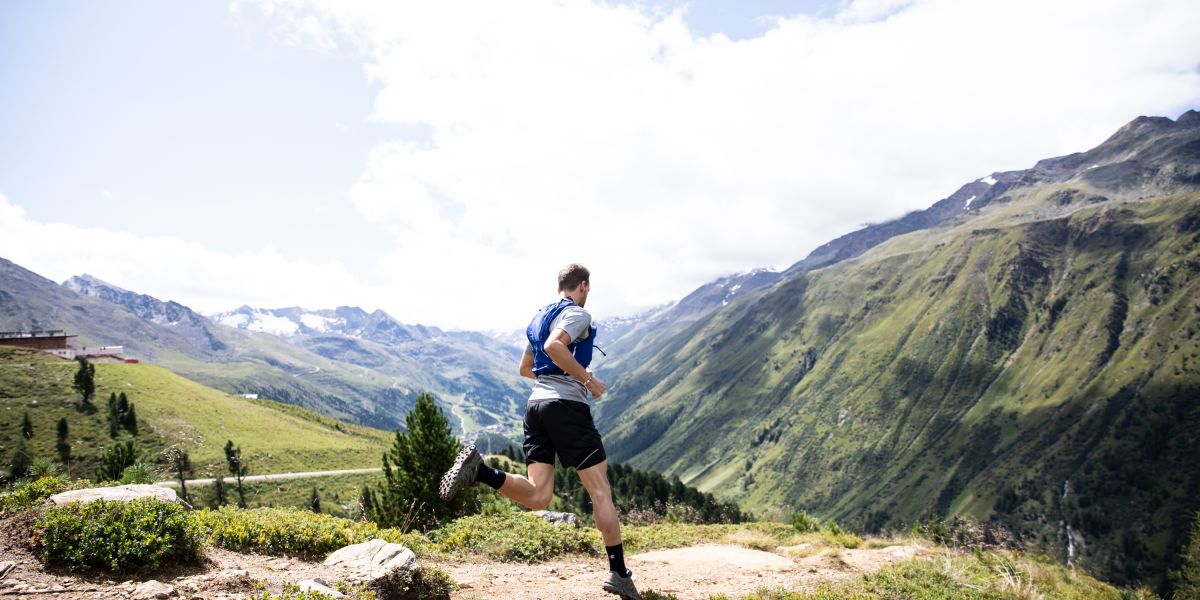 Auf dem Weg zurück zum Explorer Hotel Wandern und Trailrunning bei den Explorer Hotels in Deutschland und Österreich. Nach Deinem sportlichen Ausflug geht's zurück in Deine Unterkunft, wo Du Dich im Sport Spa mit Sauna in Deinem Sommerurlaub erholen kannst.