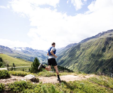 Escursionismo e trail running negli Explorer Hotel in Germania e Austria. Dopo l'escursione sportiva, tornate al vostro alloggio, dove potrete rilassarvi nella spa sportiva con sauna durante le vostre vacanze estive.