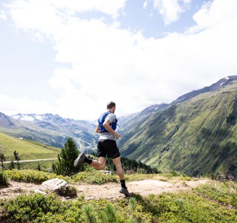Wędrówki piesze i biegi przełajowe w hotelach Explorer w Niemczech i Austrii. Po sportowej wycieczce wróć do swojego miejsca zakwaterowania, gdzie podczas letnich wakacji możesz zrelaksować się w spa sportowym z sauną.