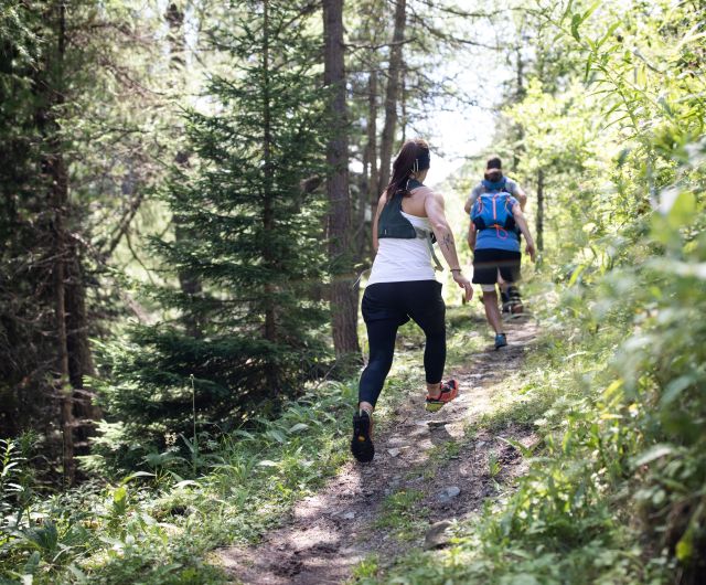 Vivi la natura e le montagne della valle Ötztal durante la tua vacanza all'Explorer Hotel di Umhausen, in Tirolo! Dal tuo alloggio potrai scoprire i migliori percorsi di trail running della regione!