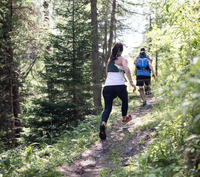 Découvrez la nature et les montagnes de la vallée de l'Ötztal lors de votre séjour à l'hôtel Explorer d'Umhausen, au Tyrol ! Depuis votre hébergement, partez à la découverte des meilleurs sentiers de trail de la région !