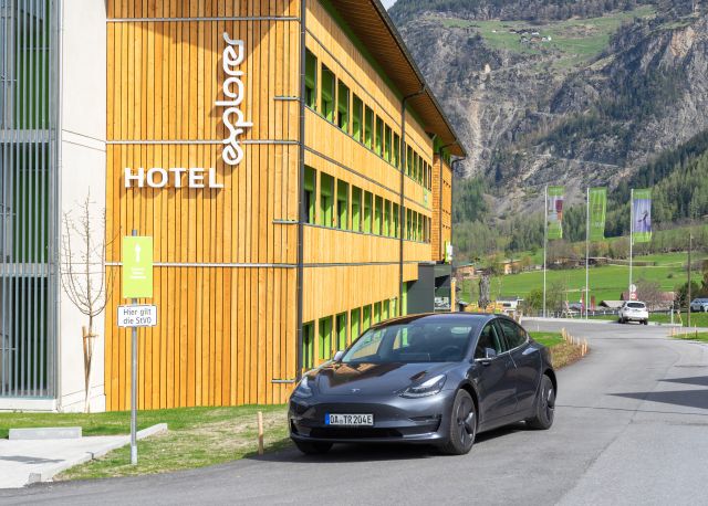 Tesla-laadstations in alle Explorer Hotels Of het nu een Model 3, Model S of Model X is, alle Tesla-modellen laden hun accu's op tijdens hun vakantie. Ook andere elektrische auto's kunnen hier laadstations vinden.