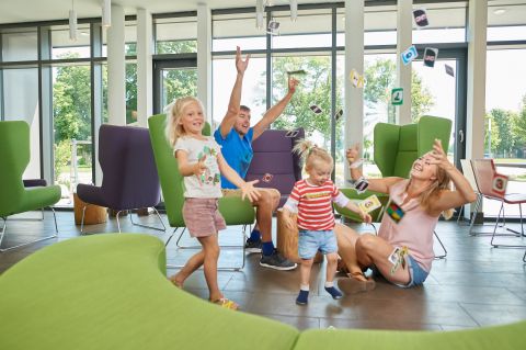Unser Lounge-Bereich ist ideal um einen Nachmittag dort zu verbringen und bietet für die ganze Familie genug Platz für einen Spielenachmittag.