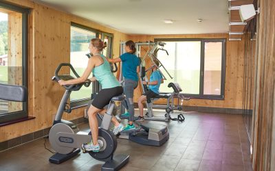 Mit den verschiedenen Fitness- und Cardiogeräten kann man sich so richtig auspowern und Muskeln oder auch die Ausdauer trainieren.