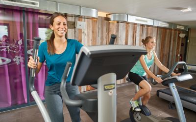 Der Fitnessraum im Explorer Sport Spa hat schon ab 7 Uhr geöffnet. Auf den verschiedenen Fitness- und Cardiogeräte kannst Du Dich auspowern.