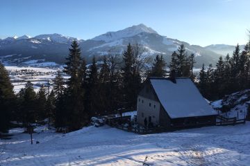 Die Einsiedelei mit Blick ins Tal