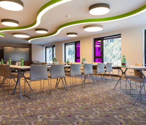 Stejně jako jeho sourozenci nabízí Explorer Hotel Ötztal dvě konferenční místnosti s velkými okny a výhledem na okolní Alpy – ideální pro kreativní setkání.