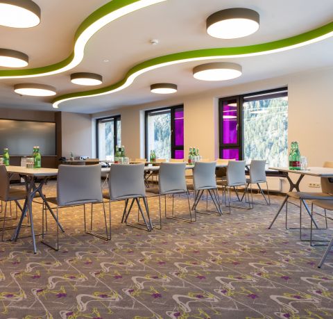 Come i suoi fratelli, l'Explorer Hotel Ötztal offre due sale conferenze con ampie finestre e vista sulle Alpi circostanti, perfette per riunioni creative.