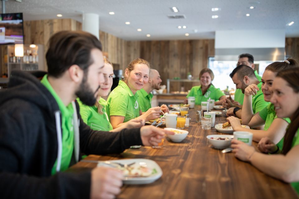 Gemeinsames Frühstück in der Pause