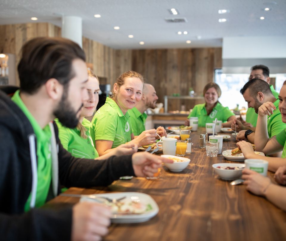 Petit-déjeuner ensemble pendant la pause