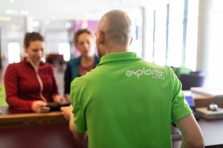 Einchecken in den Explorer Hotels in den Alpen.