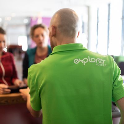 Einchecken in den Explorer Hotels in den Alpen.