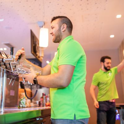 Frisch gezapftes Bier in den Explorer Hotels