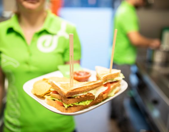 Mmmmh lecker! Leckere Speisen für zwischendurch gibt es in den Explorer Hotels.