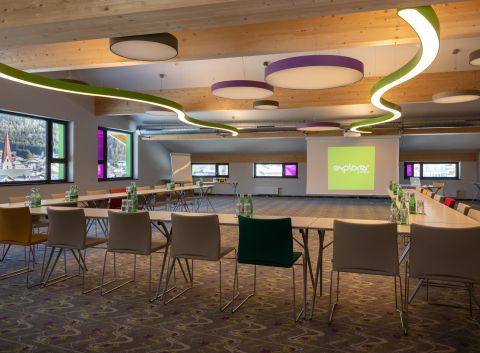 Sala conferenze luminosa