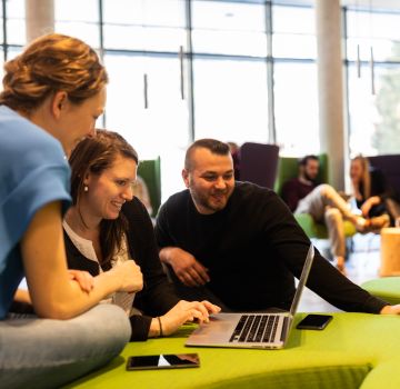 Gruppenarbeiten in der Lounge