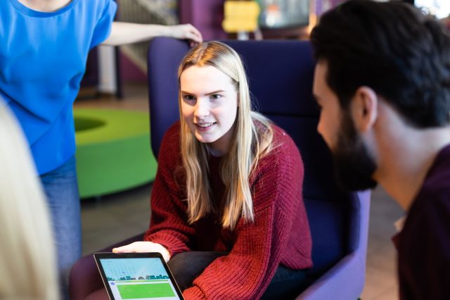 Kreatív munka az Explorer Lounge-ban