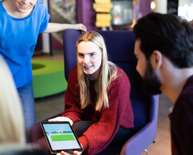 Kreativní práce v Explorer Lounge