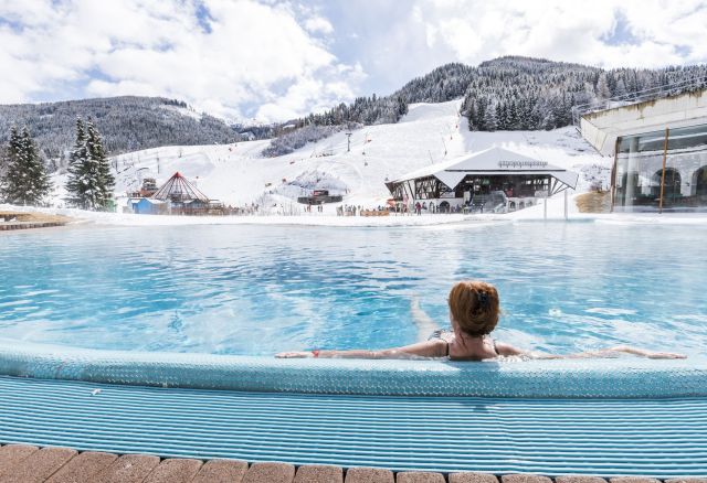 Lanovka Kaiserburgbahn vás vyveze na horu přímo z římských lázní v Bad Kleinkirchheimu. Všichni hosté hotelu Explorer Hotel Bad Kleinkirchheim si zde mohou odpočinout nebo si užít sjezdovky.
