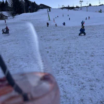 Alle haben ihren Spaß bei Sepp‘s Stadlalm (Klein&Groß) 🛷😅