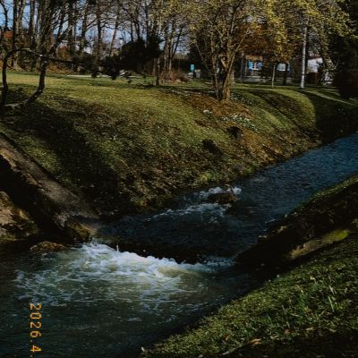 Ein schöner Spaziergang am Wasser