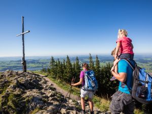 Familienurlaub in Nesselwang im Allgäu. Wanderungen am Fuße der Alpsitze im Sommer.